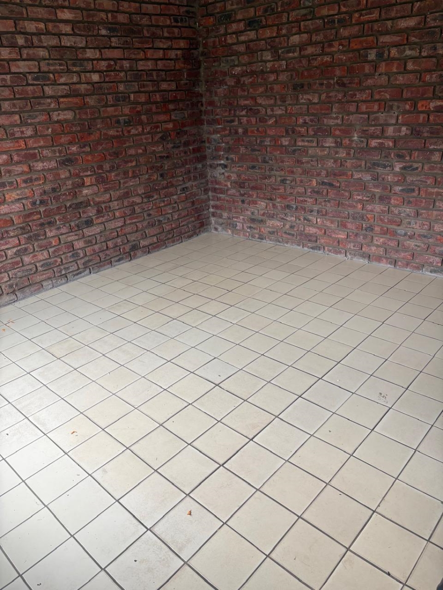 To Let 1 Bedroom Property for Rent in Bothasrus Eastern Cape